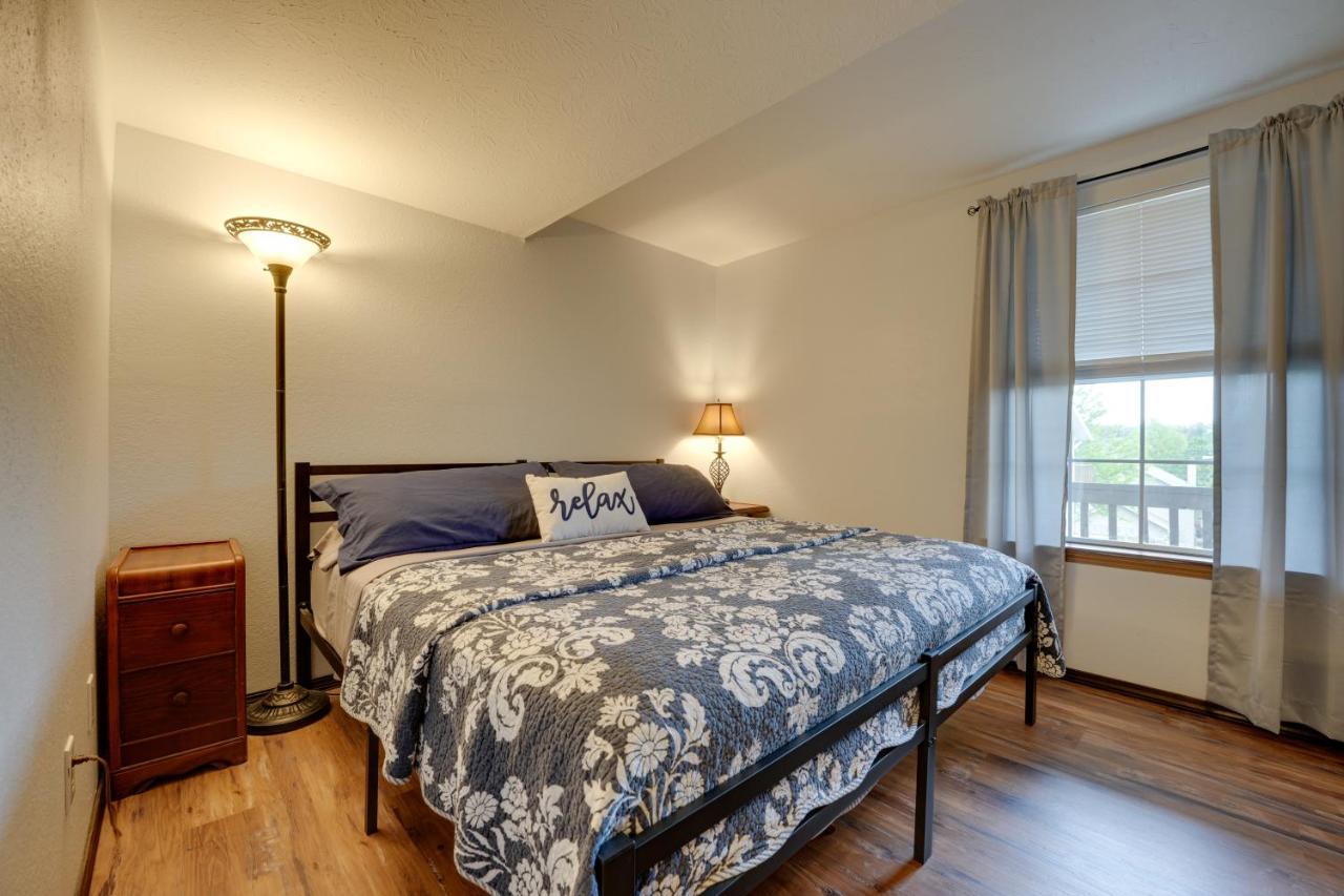 Condo With Balcony And Grill 3 Mi To Moonshine Beach! Branson Bagian luar foto