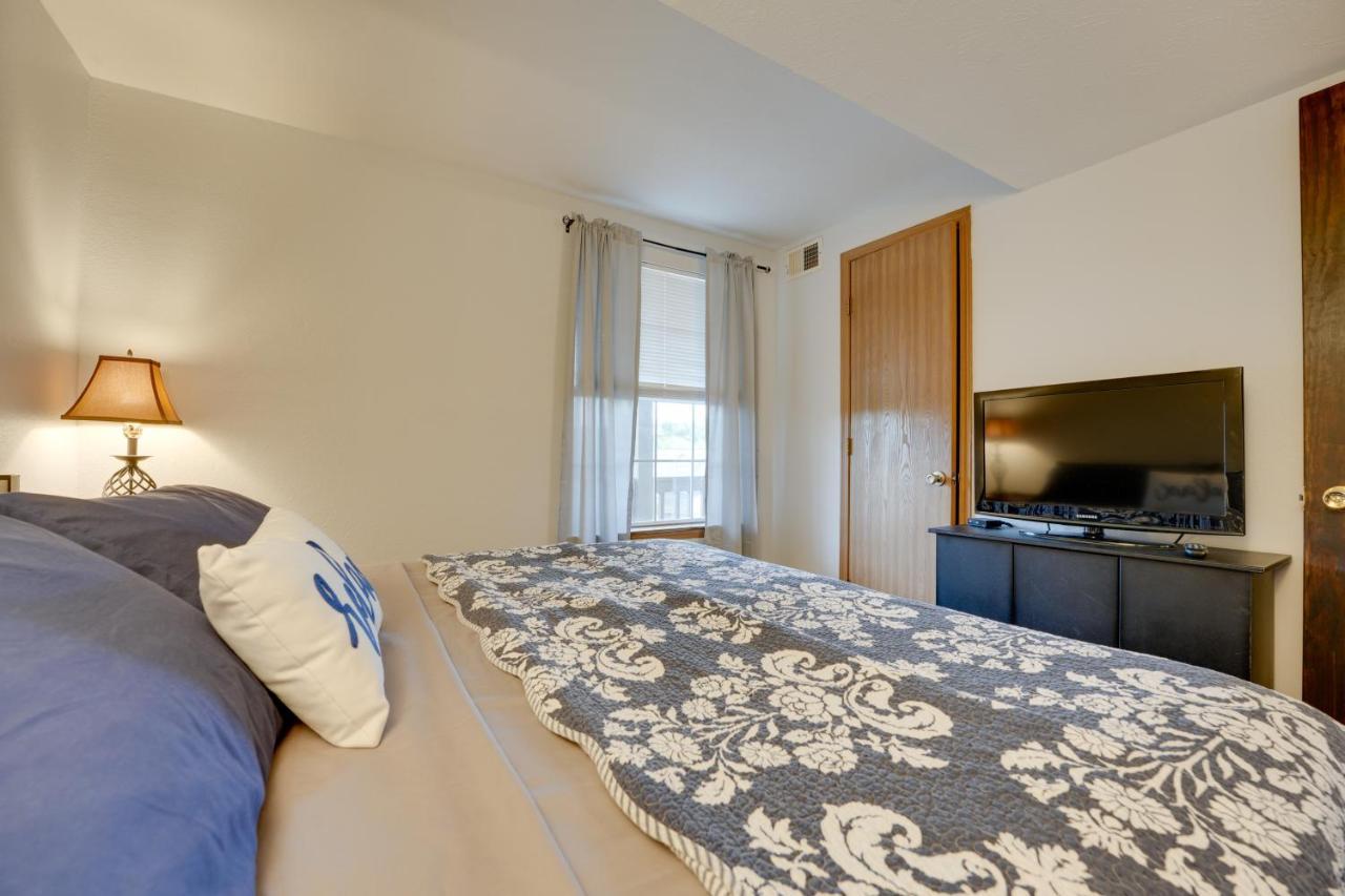 Condo With Balcony And Grill 3 Mi To Moonshine Beach! Branson Bagian luar foto