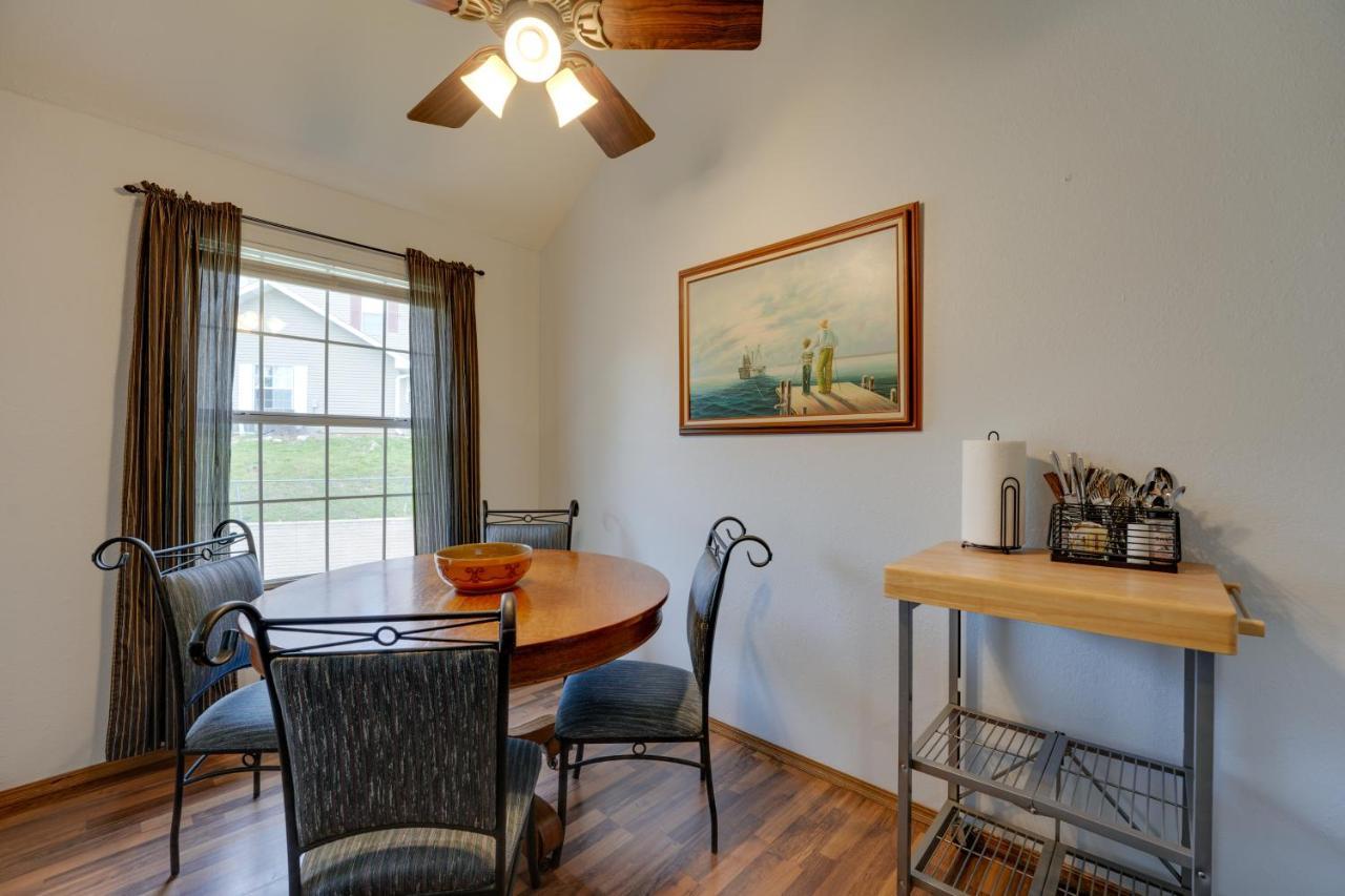 Condo With Balcony And Grill 3 Mi To Moonshine Beach! Branson Bagian luar foto